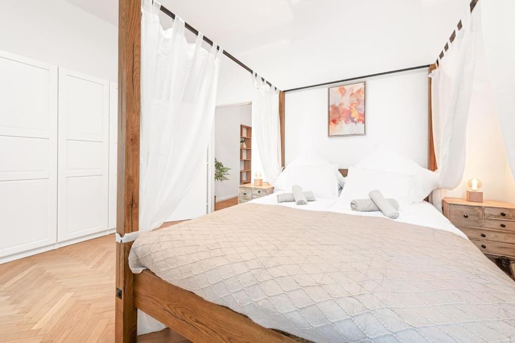 Cozy Apartment In Quiet Location, Fast Train Station 100M Away, Contactless Check-In Вена Экстерьер фото