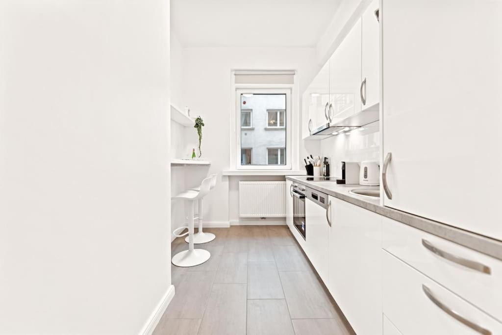 Cozy Apartment In Quiet Location, Fast Train Station 100M Away, Contactless Check-In Вена Экстерьер фото