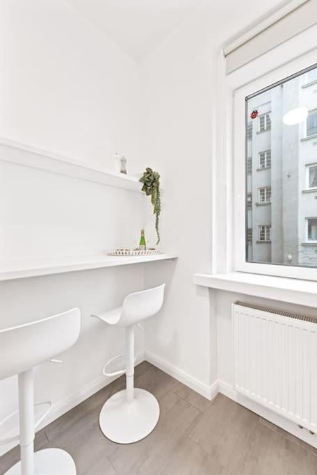 Cozy Apartment In Quiet Location, Fast Train Station 100M Away, Contactless Check-In Вена Экстерьер фото