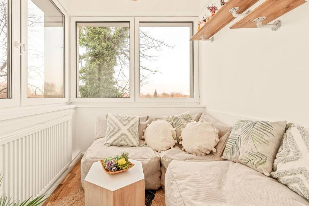 Cozy Apartment In Quiet Location, Fast Train Station 100M Away, Contactless Check-In Вена Экстерьер фото