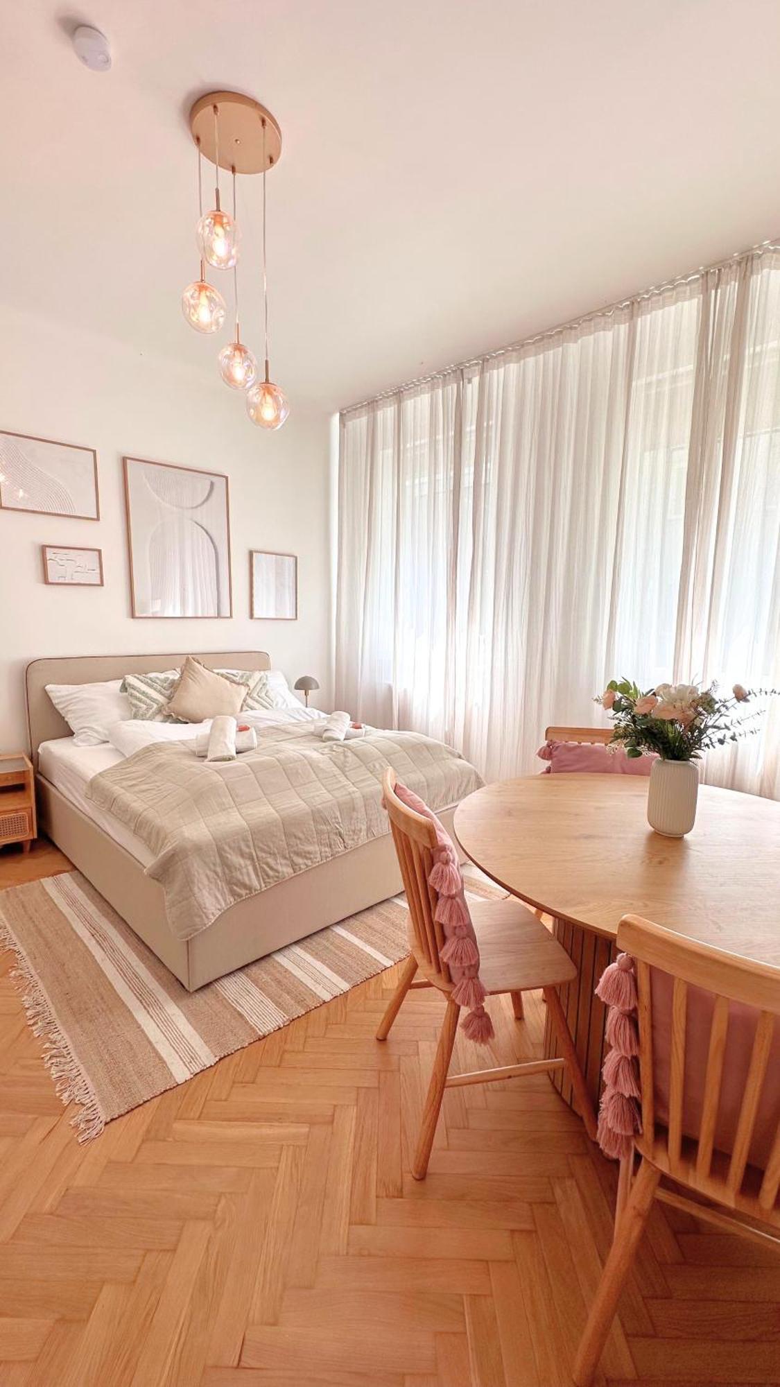 Cozy Apartment In Quiet Location, Fast Train Station 100M Away, Contactless Check-In Вена Экстерьер фото