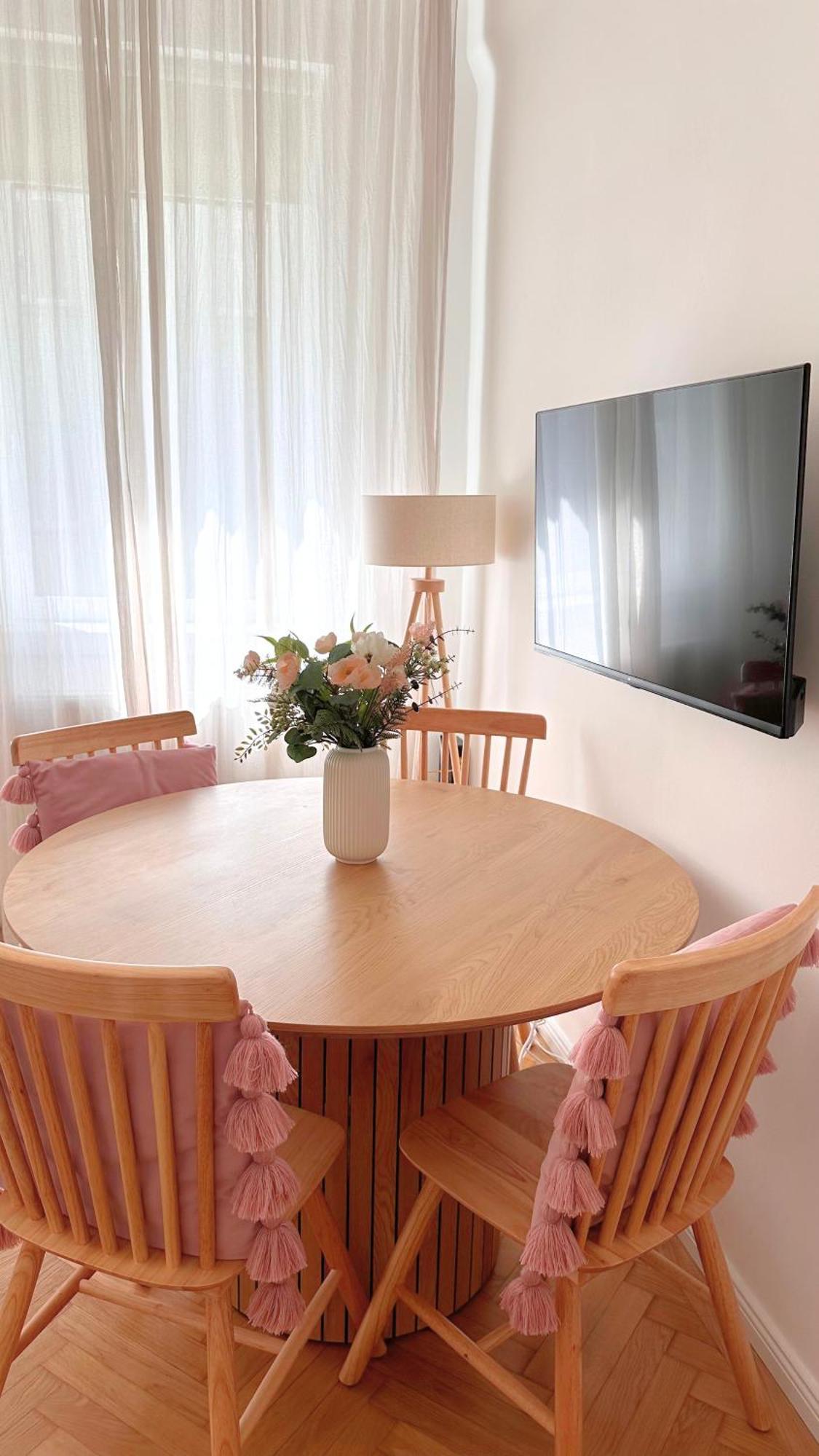Cozy Apartment In Quiet Location, Fast Train Station 100M Away, Contactless Check-In Вена Экстерьер фото