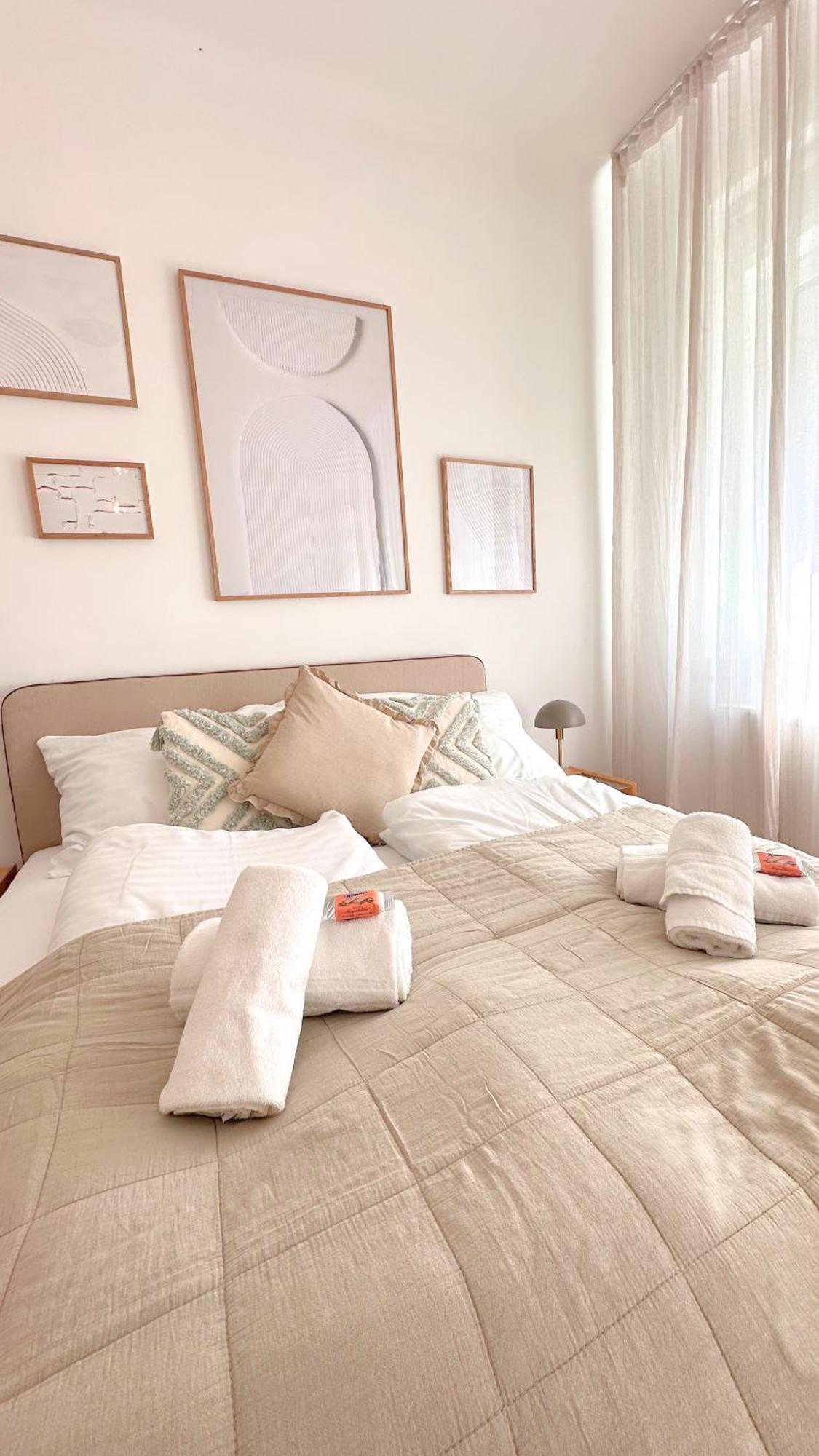 Cozy Apartment In Quiet Location, Fast Train Station 100M Away, Contactless Check-In Вена Экстерьер фото