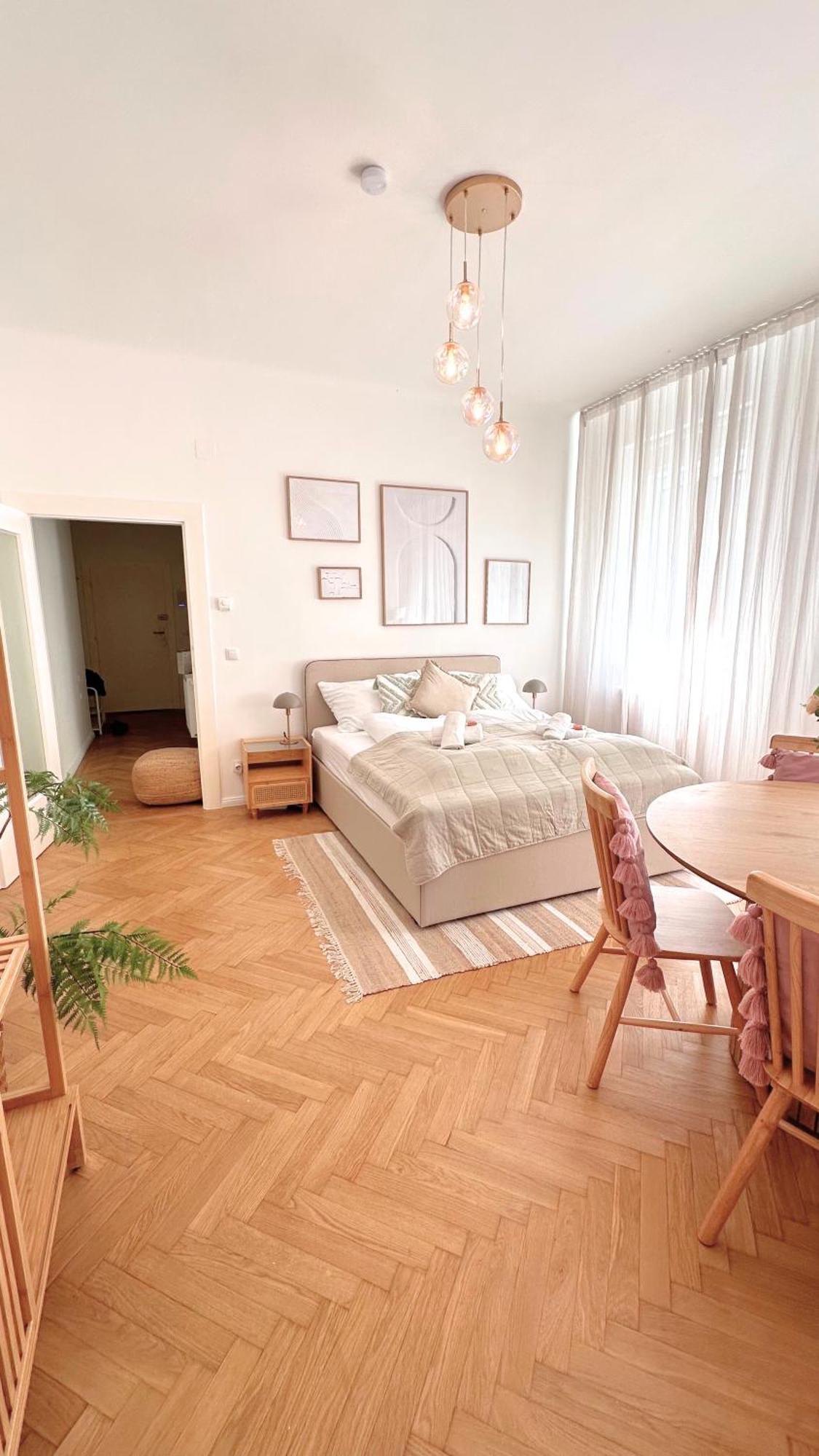 Cozy Apartment In Quiet Location, Fast Train Station 100M Away, Contactless Check-In Вена Экстерьер фото